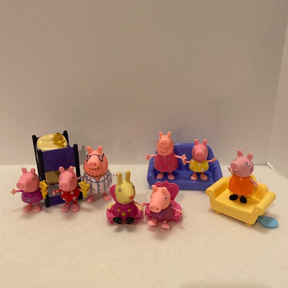 Peppa Pig/ Rare Bunkbeds, Sofa, and Chairs. Everything Pictured.